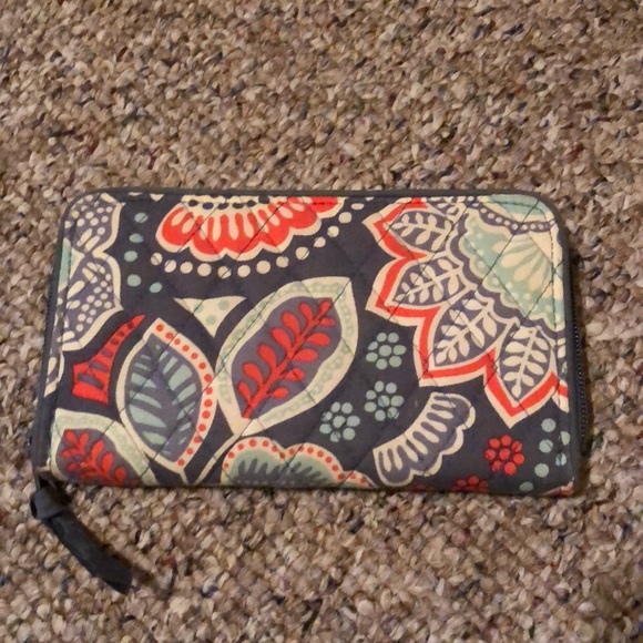 Vera Bradley wallet - Picture 1 of 3